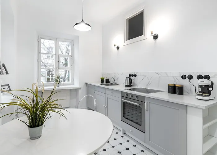 Urban Chic - Stare - Cozy And Stylish Daire *