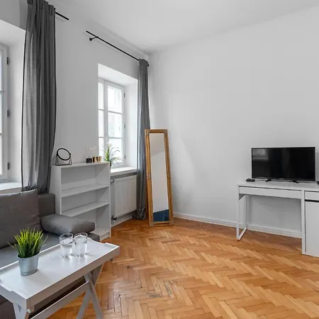 Urban Chic - Stare - Cozy And Stylish