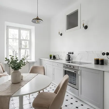 Urban Chic - Stare - Cozy And Stylish *