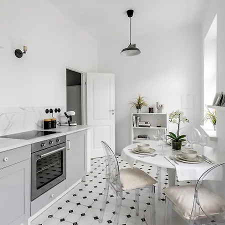 Urban Chic - Stare - Cozy And Stylish